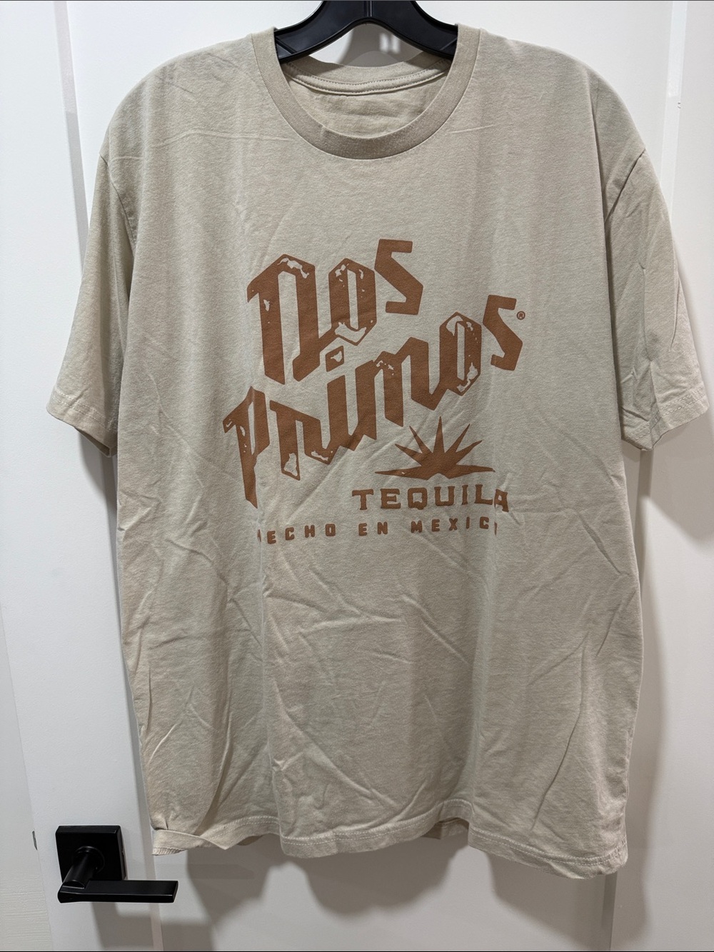 Dos Primos Tequila Logo Men's Beige Graphic Tee - 2XL
